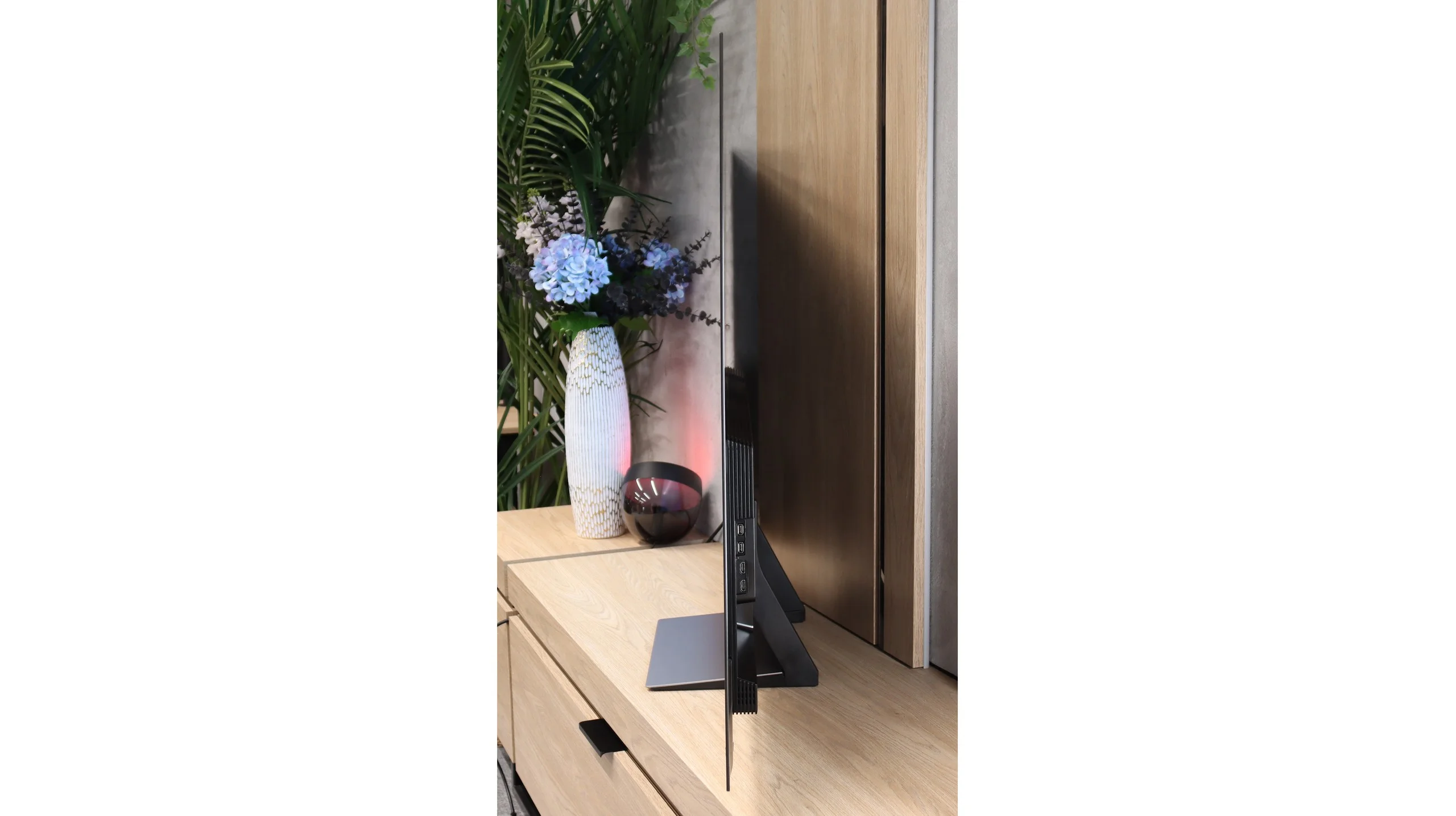 Review Samsung S90H (WOLED) Appearance of the TV
