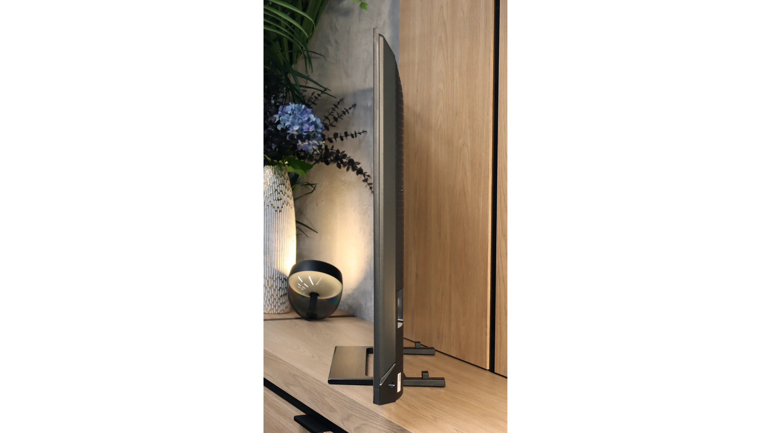 Review Hisense U7S / U77SE Appearance of the TV