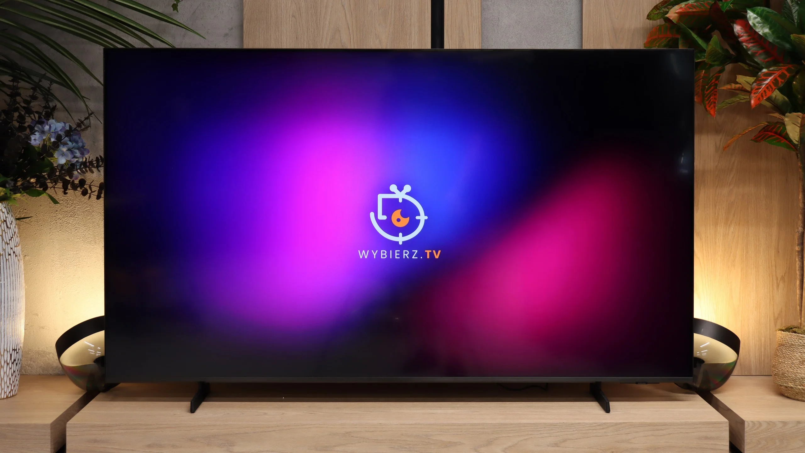 Review Samsung M80H Appearance of the TV