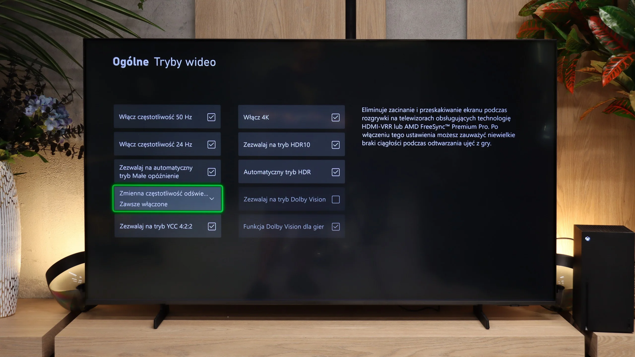Review Samsung M80H Console compatibility and gaming features