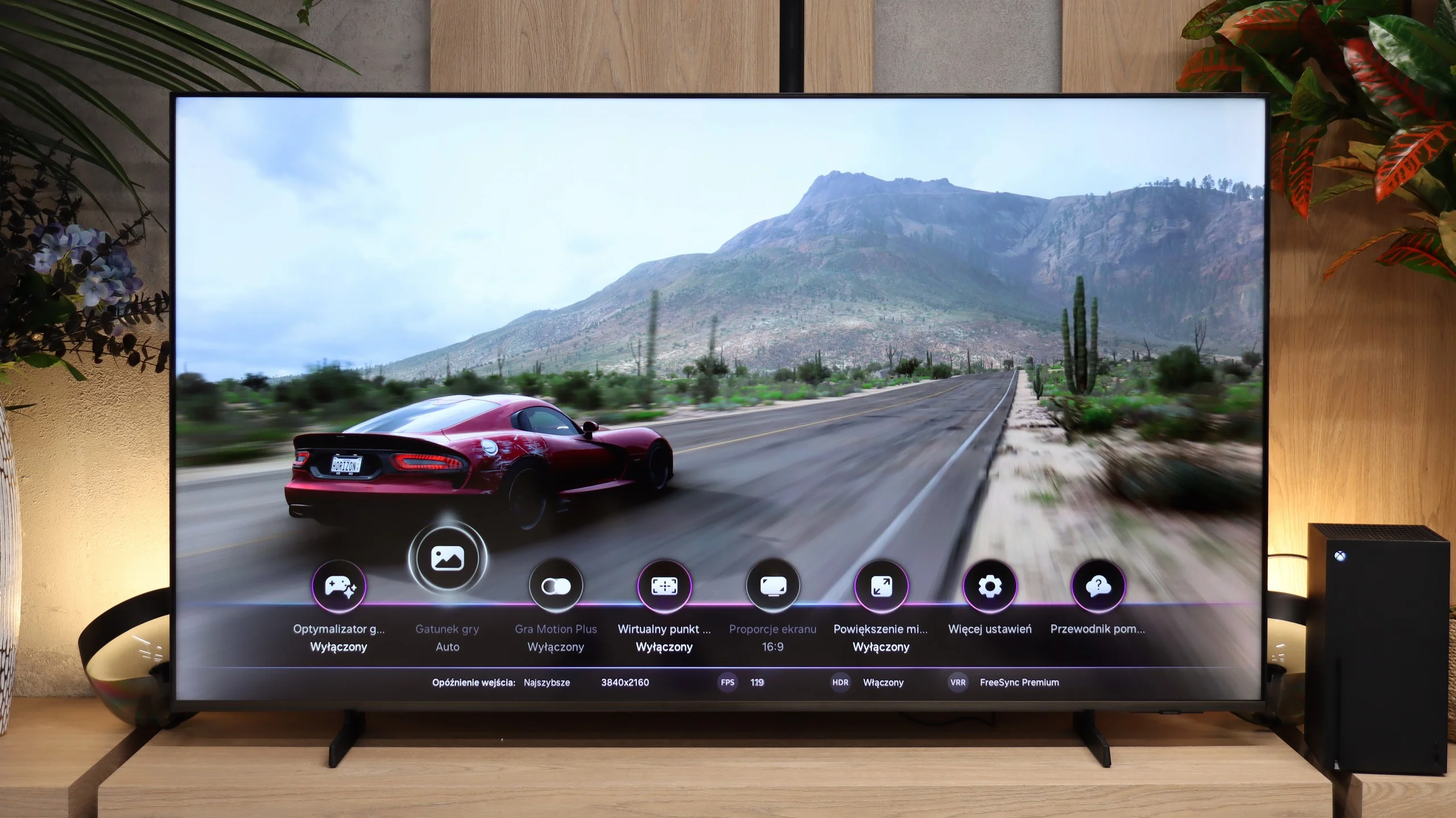 Review Samsung M80H Console compatibility and gaming features