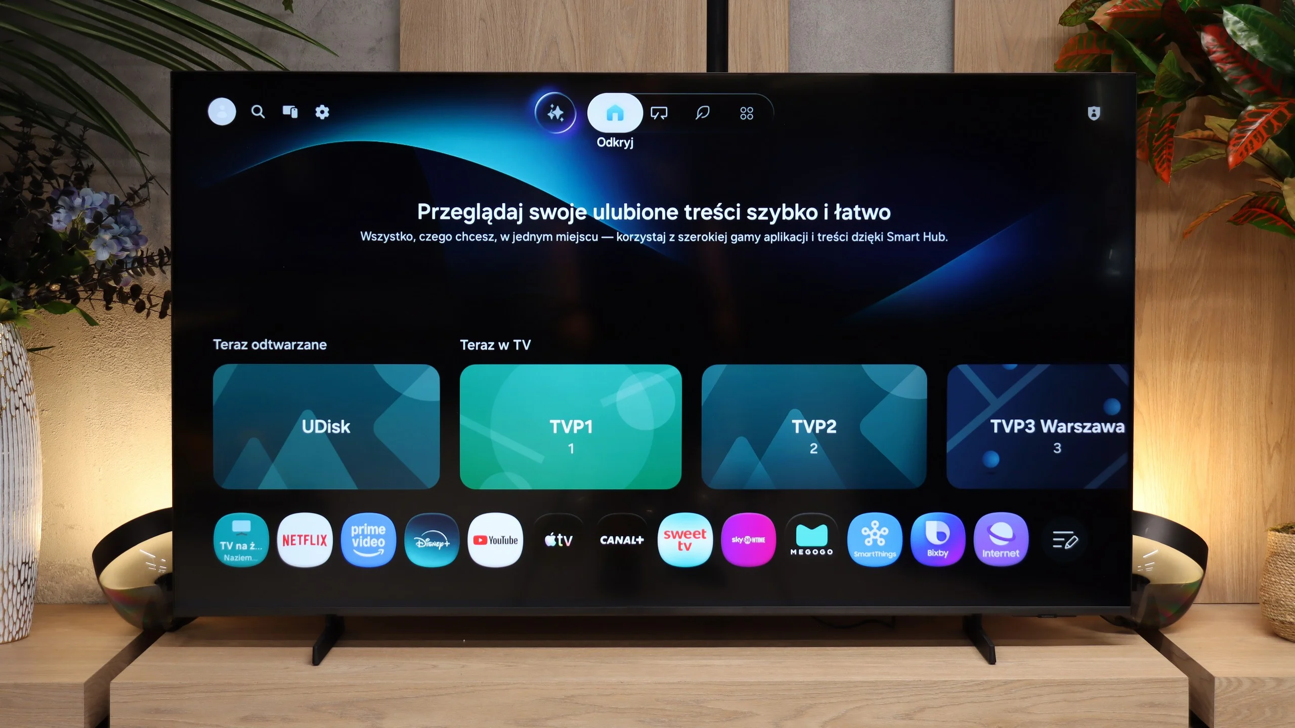 Review Samsung M80H Appearance of the TV