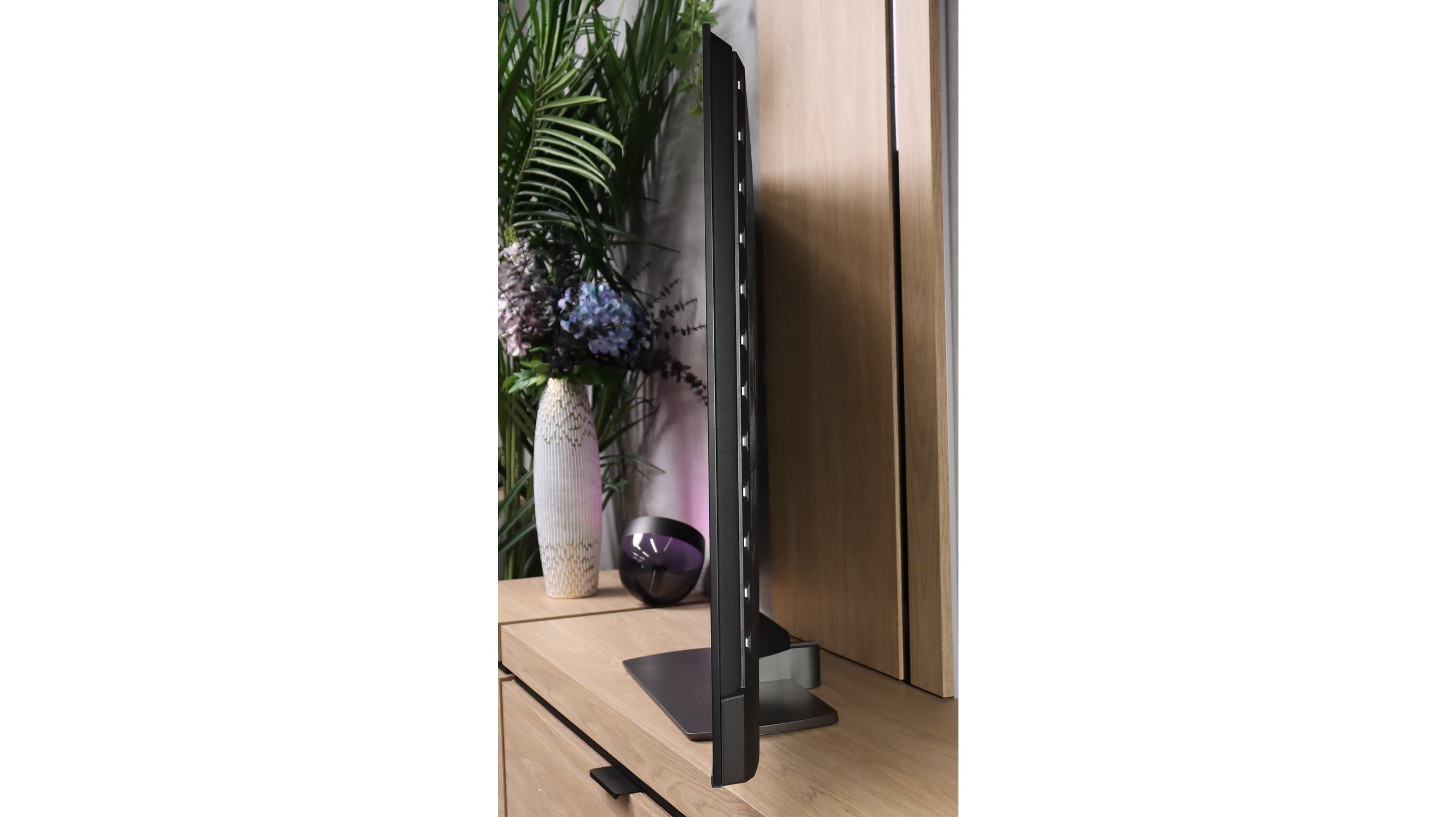 Review Philips PQS9011 / PQS9001 (The One 2026) Appearance of the TV