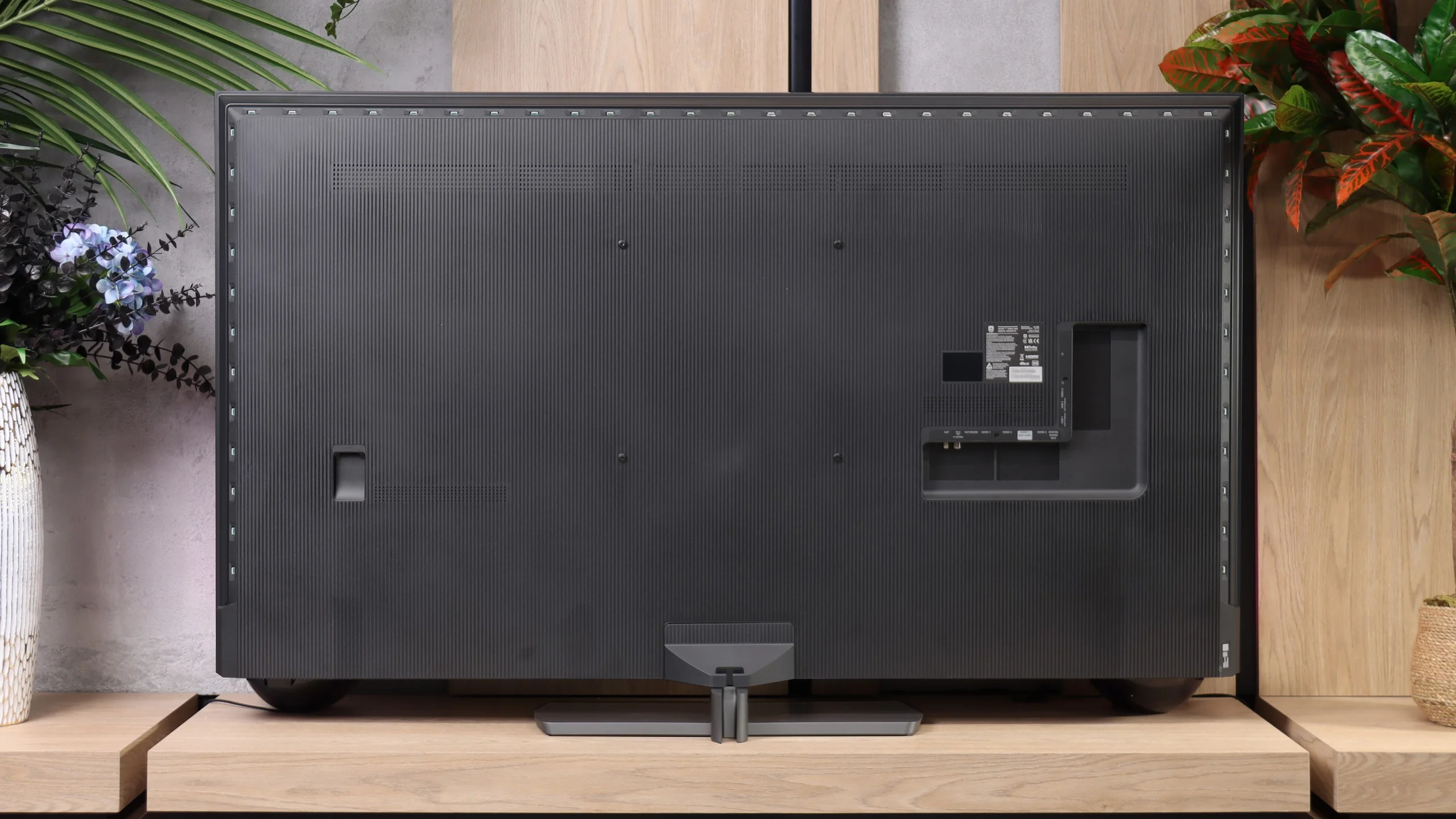 Review Philips PQS9011 / PQS9001 (The One 2026) Appearance of the TV