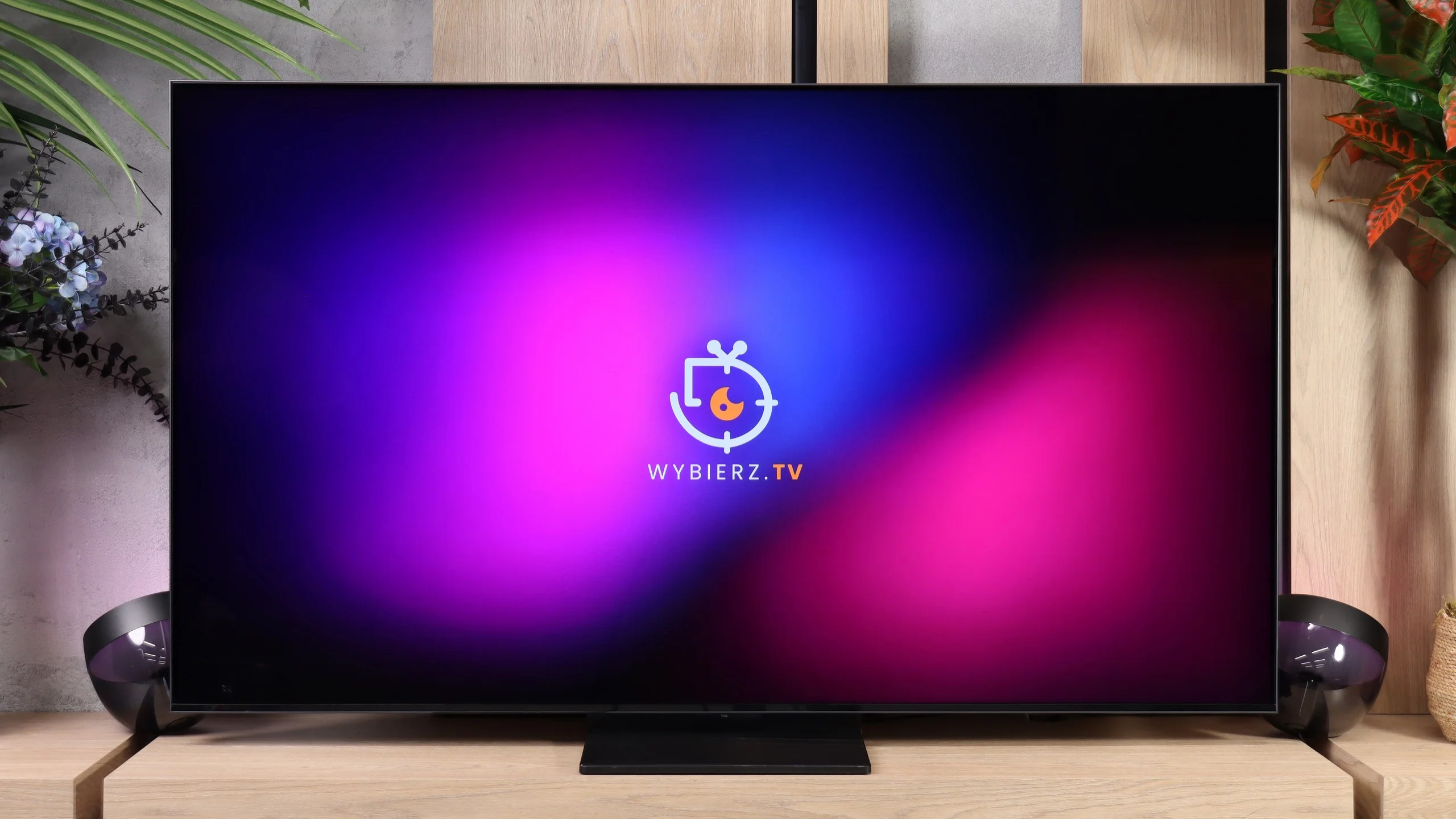 Review TCL A400U Appearance of the TV