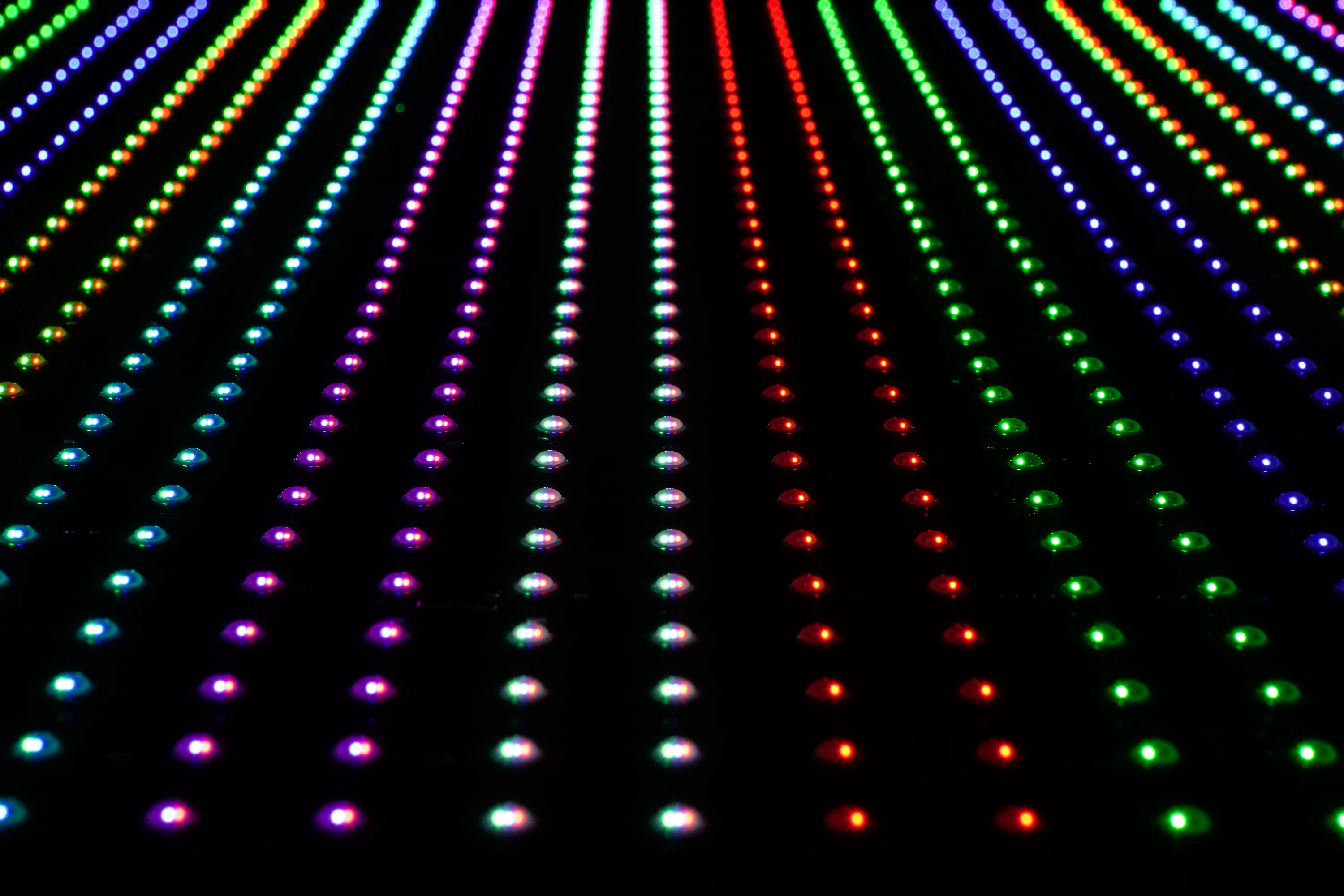 Sony is preparing a revolution in the premium television market with RGB LED technology. Discover how the Japanese giant plans to solve the halo effect, improve viewing angles, and achieve perfect colours. When will we see these televisions in stores?