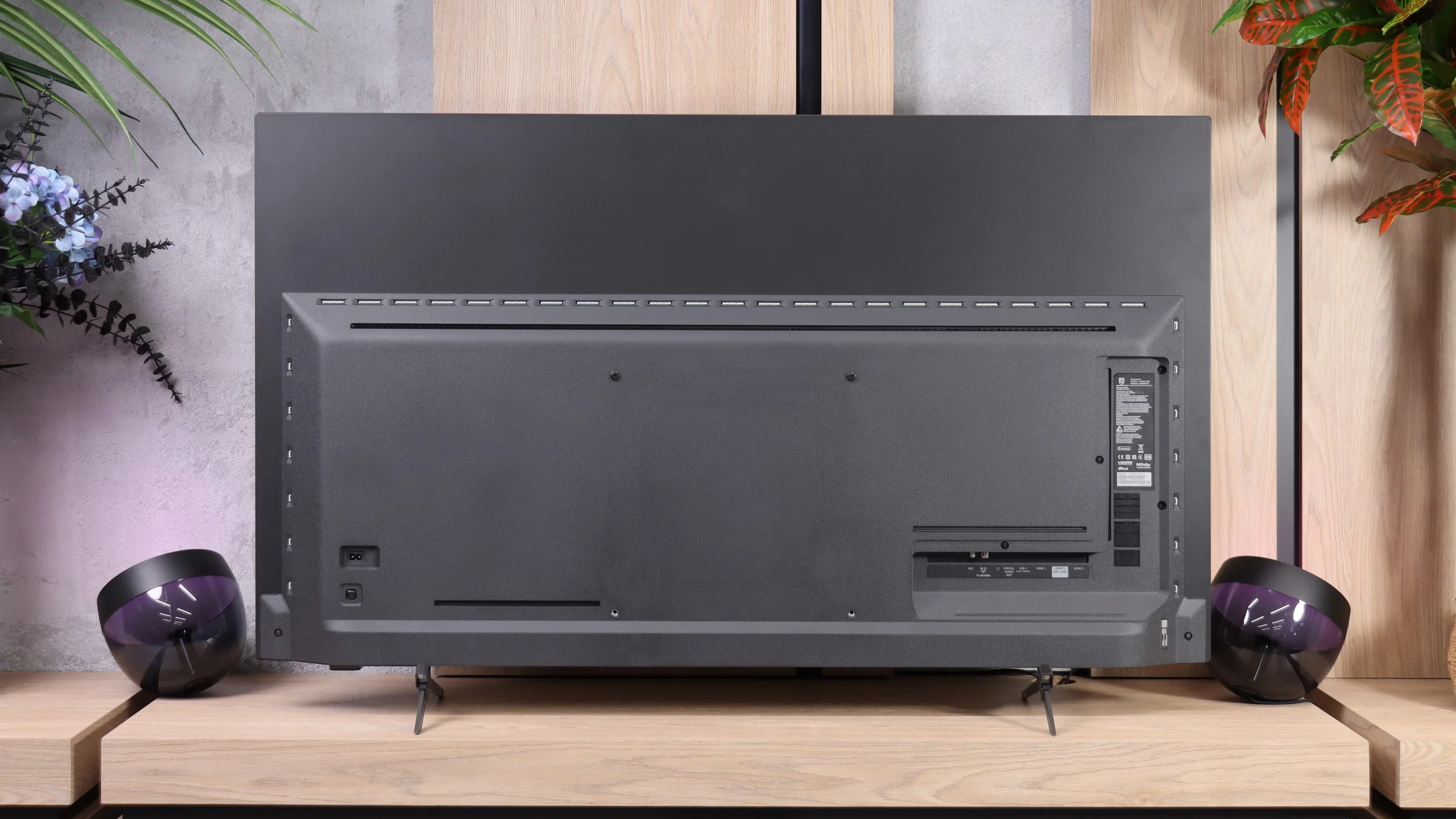 Review Philips OLED761 Appearance of the TV