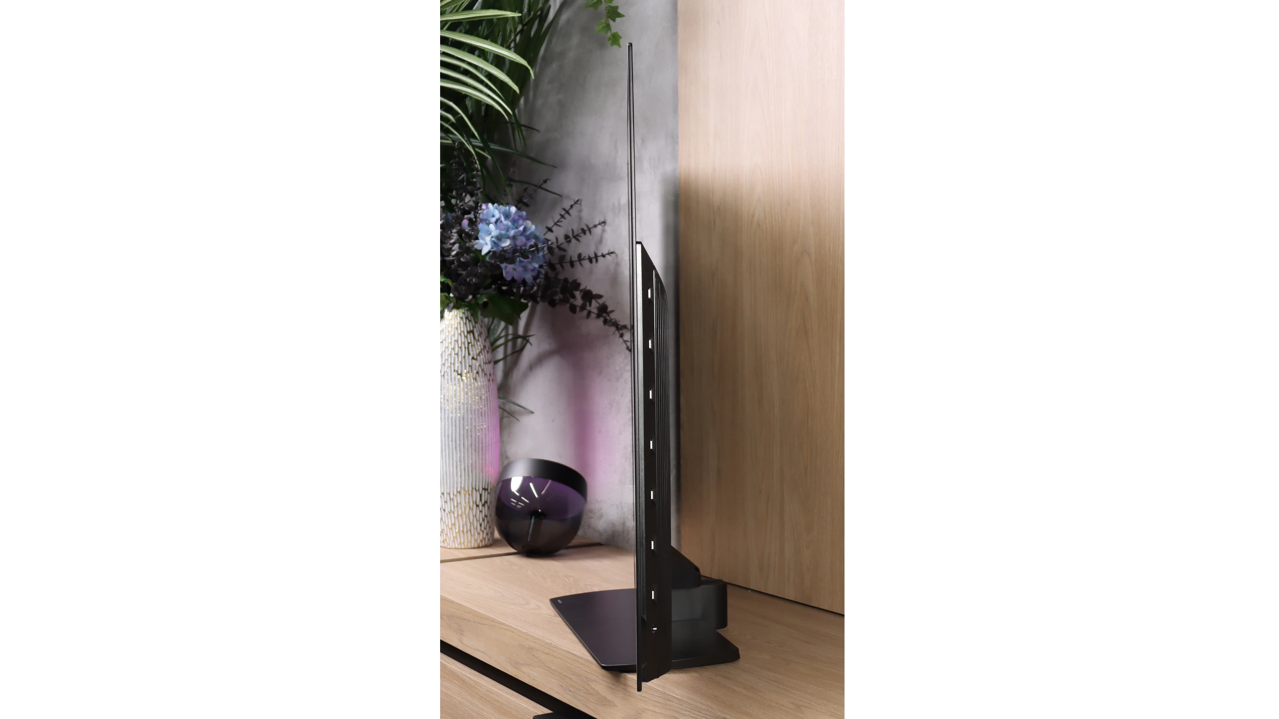 Review Philips OLED811 Appearance of the TV