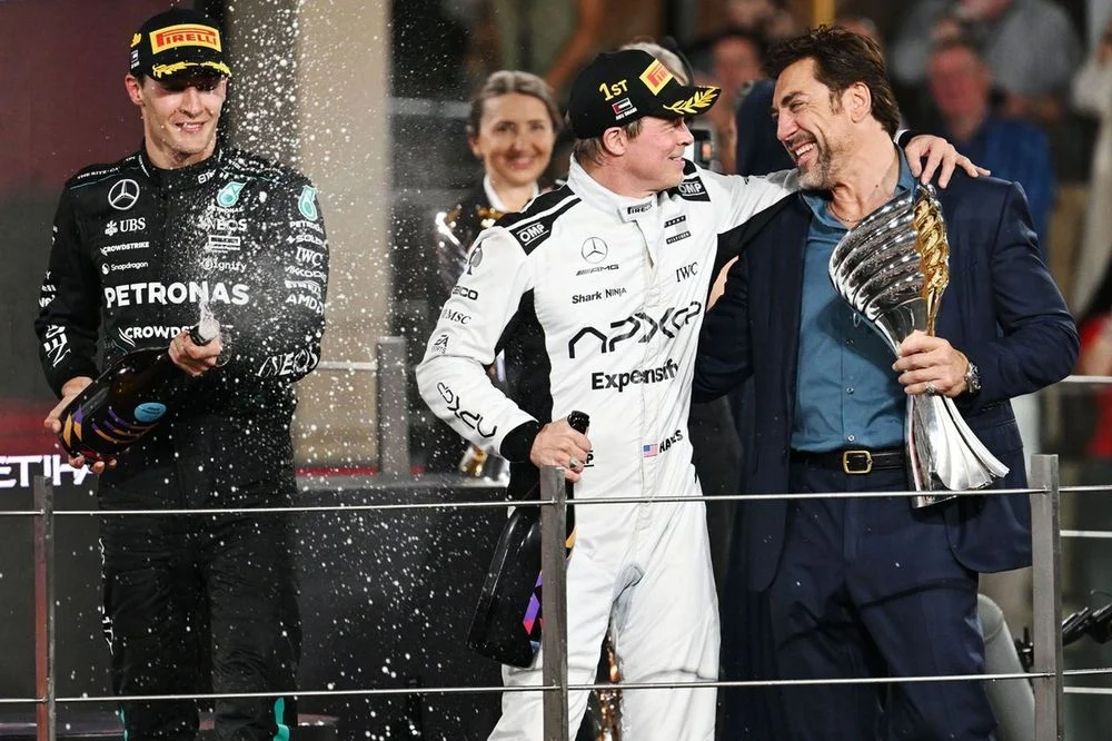 Film F1: Zwycięstwo zespołu APXGP! Emocje, podium, szampan i Brad Pitt. Zobacz kulisy i finałowe sceny filmu 2025.