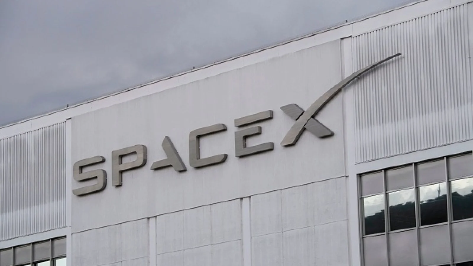 Starlink gegen Globalstar – Apple und SpaceX kämpfen um den Markt der Satellitenkommunikation in Smartphones. Überprüfe, was wirklich passiert ist.