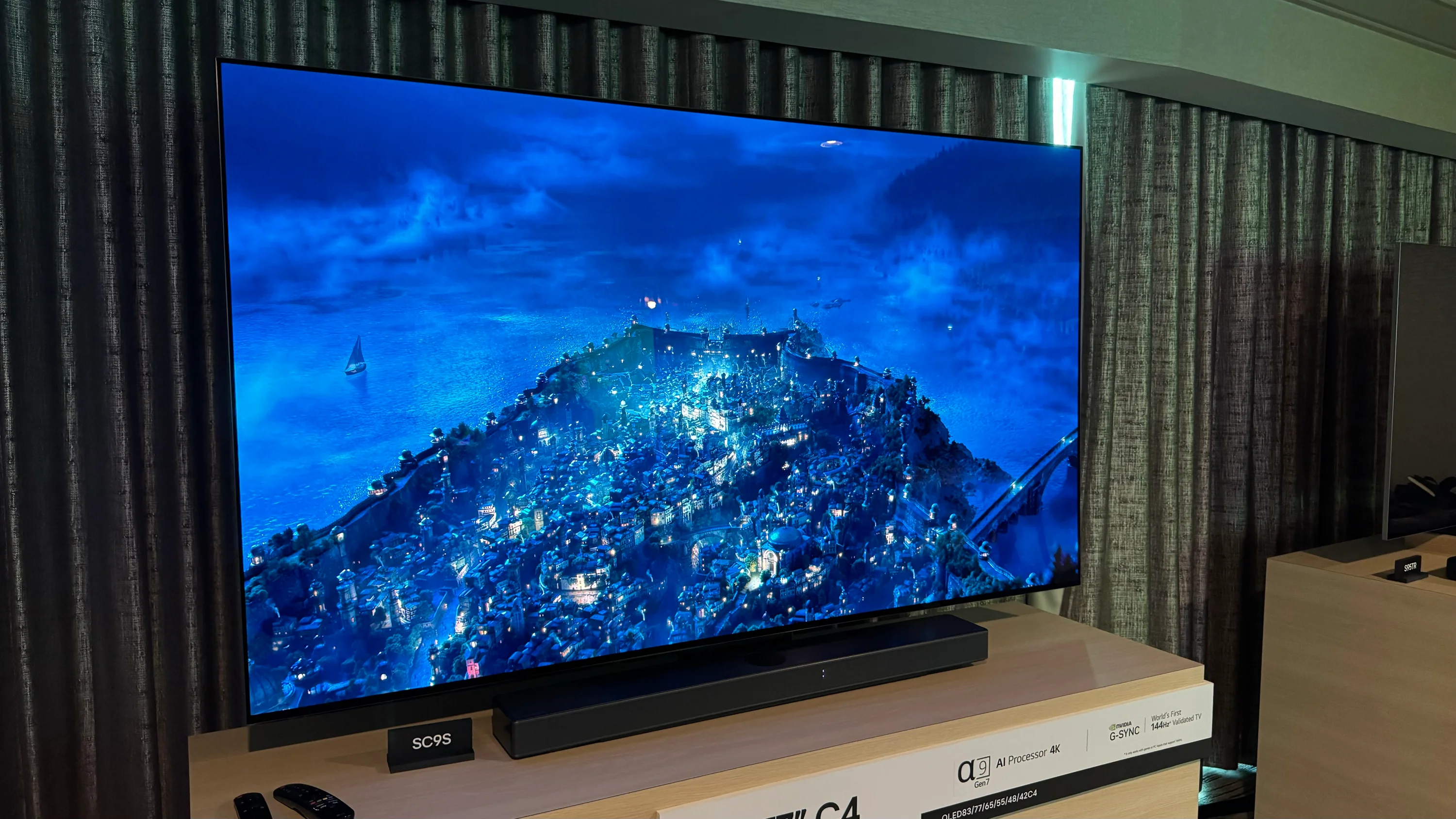 Philips is limiting OLEDs in the UK. Will 42–55 inch models also disappear in Poland? Get to know the market situation and the differences between the OLED810 and OLED760 models.