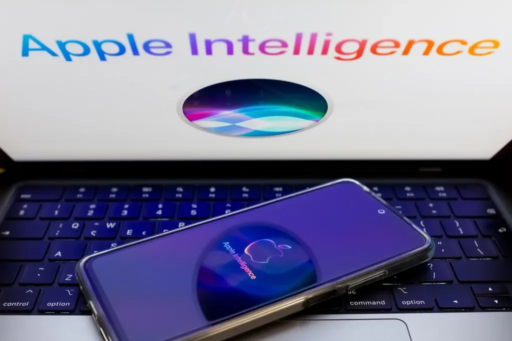 Nowa Siri z Apple Intelligence zadebiutuje w iPhone 17. Apple rozwija własne AI, które ma działać lepiej niż ChatGPT i bezpieczniej niż Google.