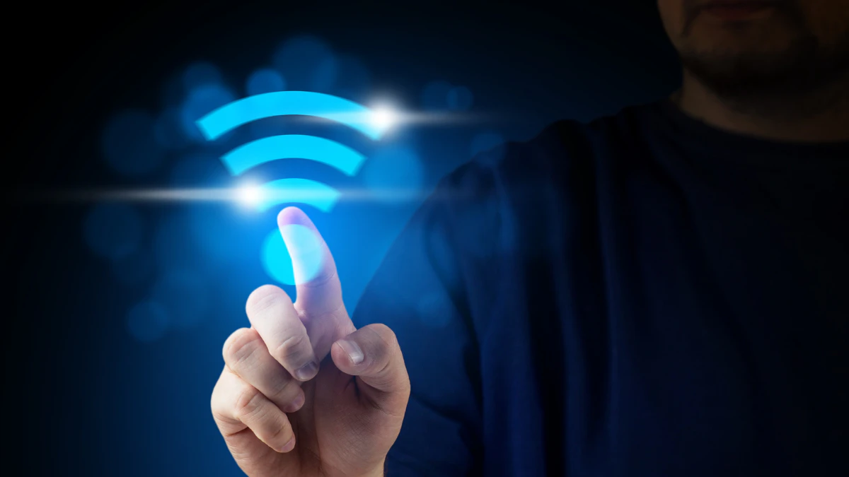 Wi-Fi 8 is coming. Ultra High Reliability, better range, less lag, and support for mmWave up to 100 Gb/s. Premiere in 2027.