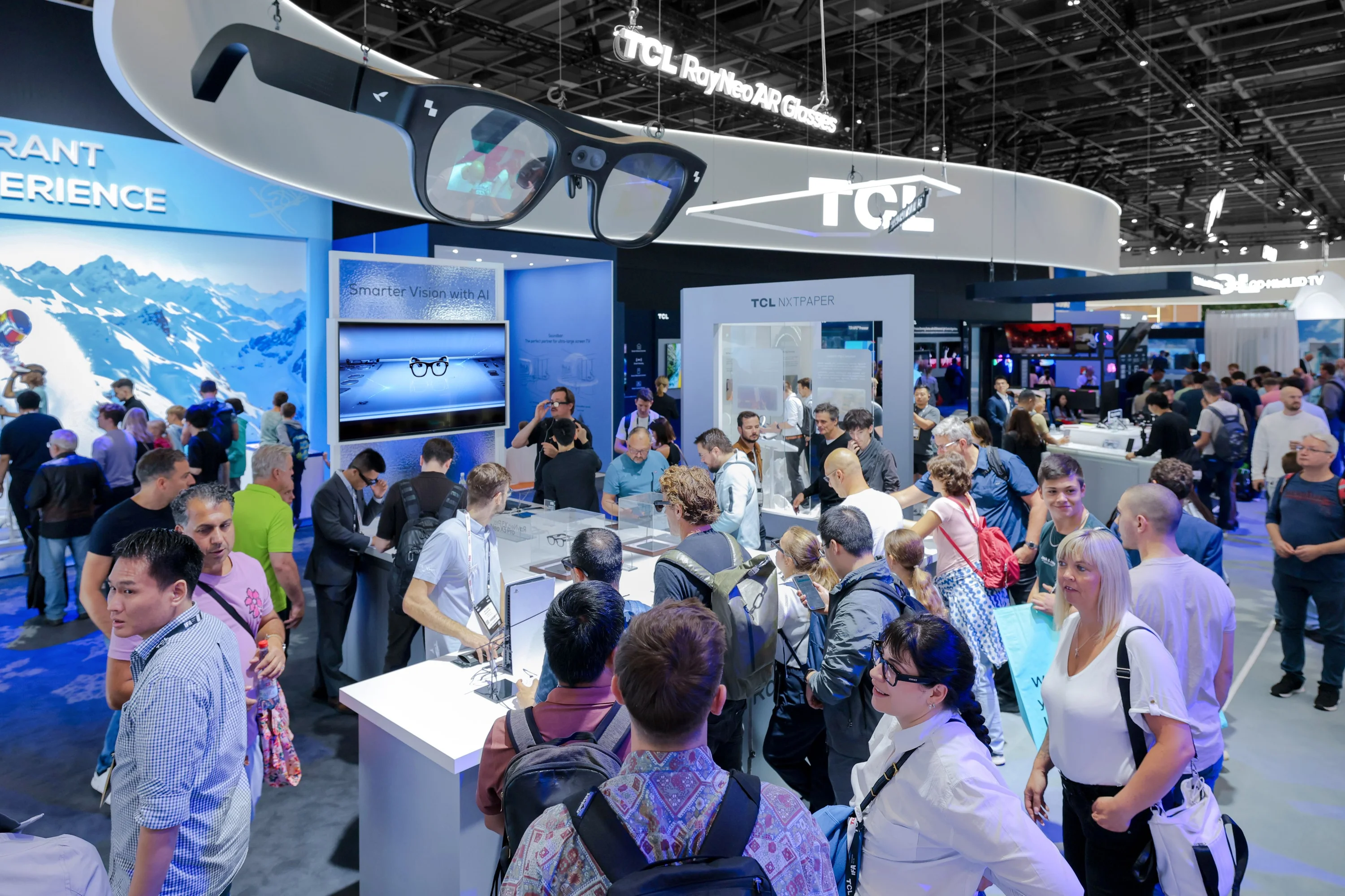 TCL combines technology, art, and ecology – new air conditioners, refrigerators, and washing machines with ECORA™ and the vision of the future home NXTHOME® at IFA 2025.