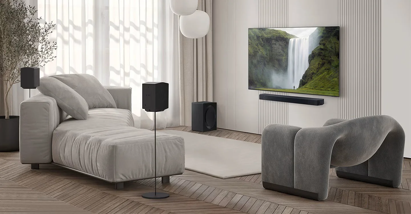 Ultrasmukłe soundbary Samsung Ultra Slim przypominają, że estetyka i dobre brzmienie mogą iść w parze. Dolby Atmos, Q-Symphony i konstrukcja 4 cm głębokości to ich główne cechy.