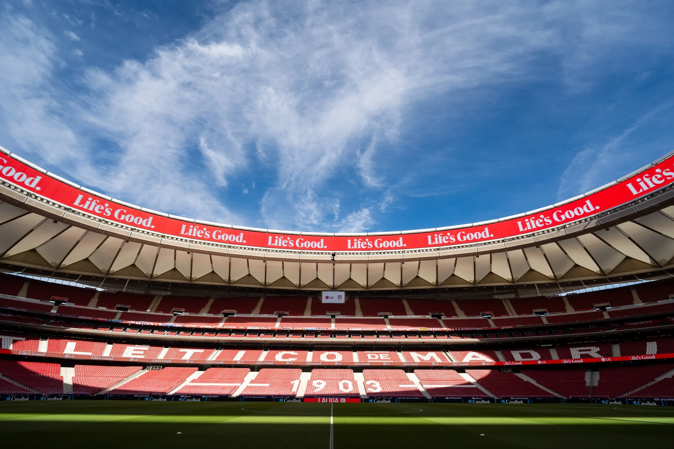 LG dominates in Spain – 80% of stadiums have its LED screens. Now there's a revolution at the Atlético de Madrid venue with the Ribbon Board.