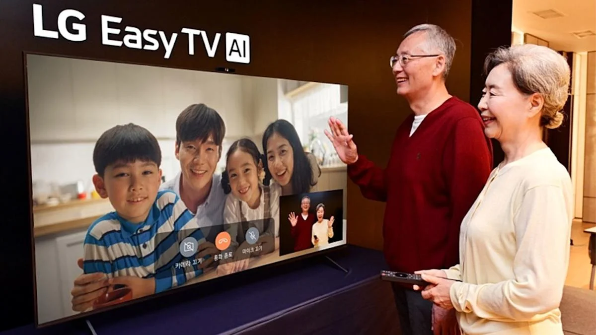 Senioren haben endlich ihren Fernseher. LG Easy TV erleichtert die Bedienung, unterstützt mit Sprache und ermöglicht die Fernhilfe von der Familie.