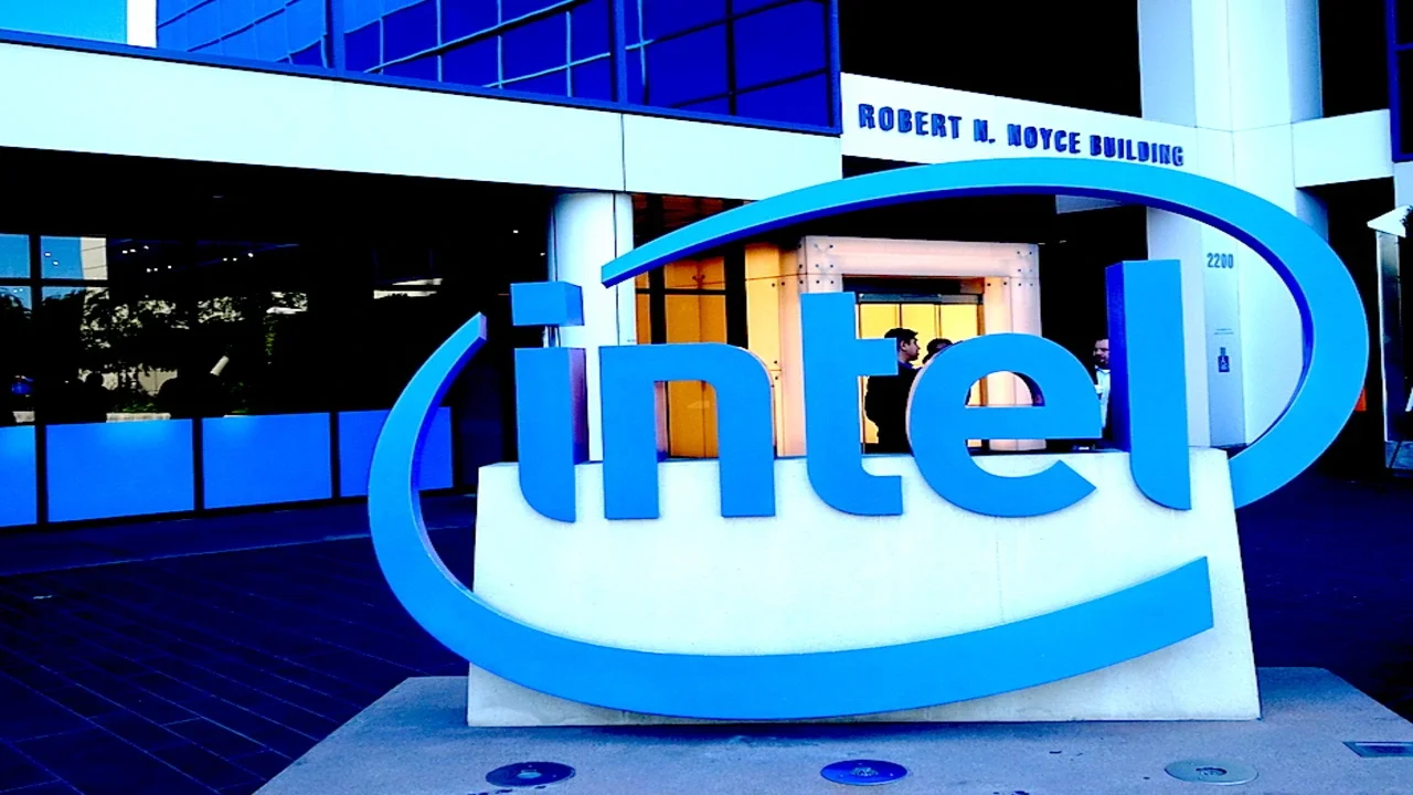 Intel announces Crescent Island – an AI chip with 160 GB of memory. Focus on inference, efficiency, and a modular approach. A new era for Intel in AI.