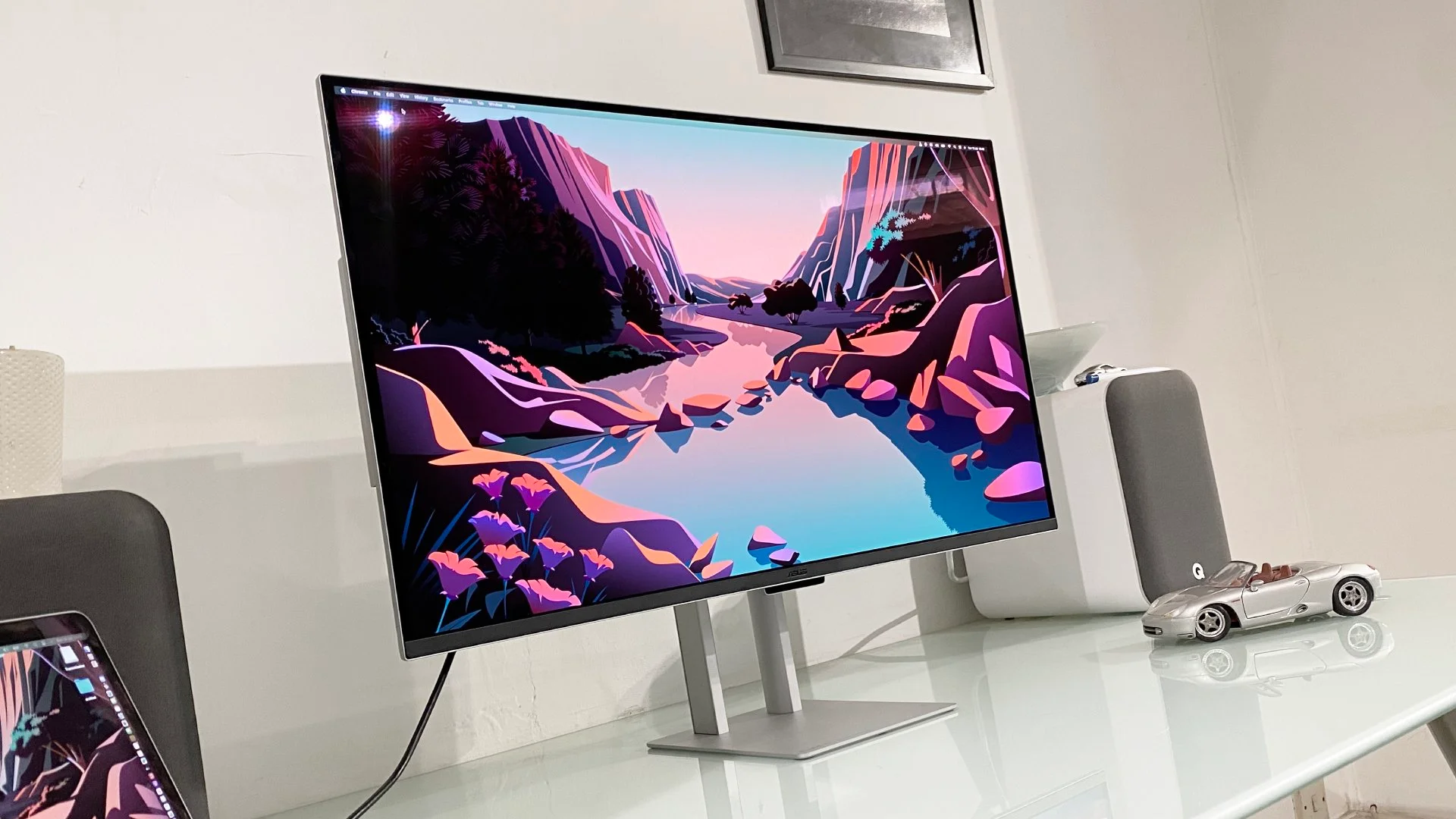 ASUS PA32KCX 8K HDR z wbudowanym kolorymetrem, Thunderbolt 4 i Dolby Vision. Perfekcja obrazu dla profesjonalistów.