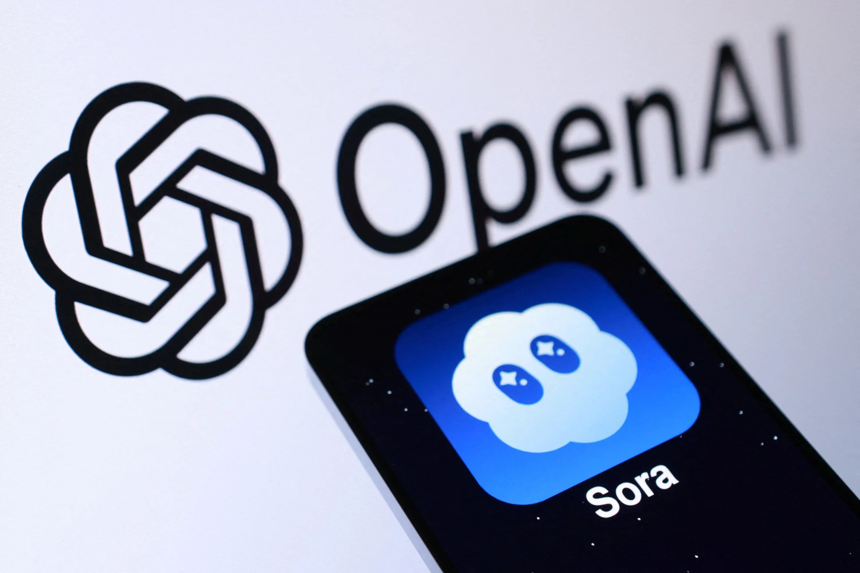 Sora dla Androida już dostępna! OpenAI wprowadza generator wideo AI z funkcją Cameos i planuje montaż klipów oraz personalizowany feed.