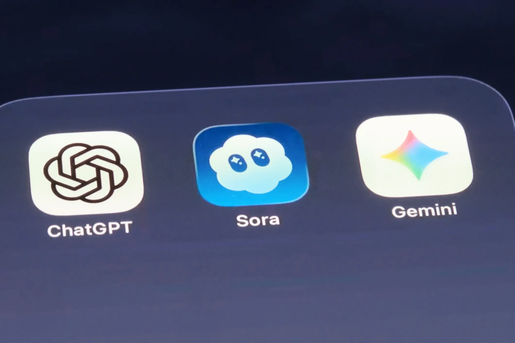 Sora – hit od OpenAI – wreszcie na Androidzie. Twórz klipy AI z własnym wizerunkiem i rywalizuj z TikTokiem oraz Vibes od Meta.