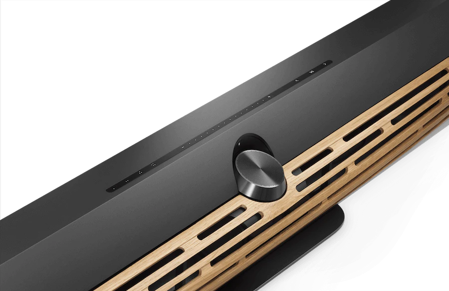 Soundbar Bang & Olufsen Beosound Premiere: 10 przetworników, aluminium, LED i dźwięk 3D. Nowy standard audio w klasie premium.