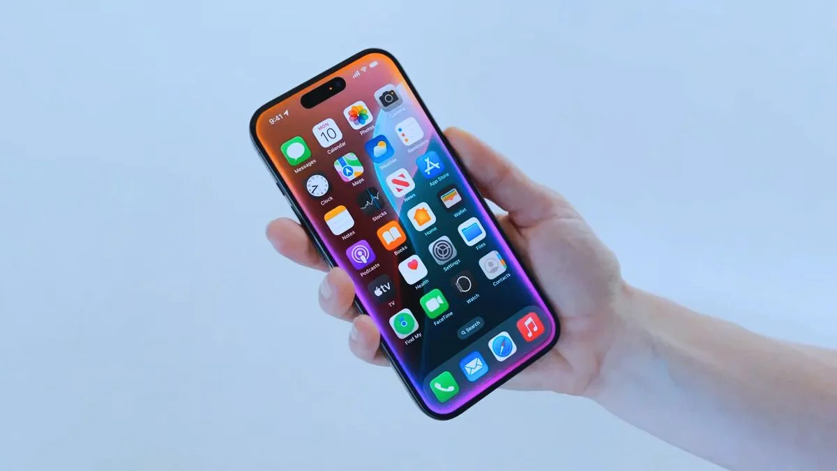 Rewolucja w iPhone’ach: Apple testuje obsługę bocznego przycisku przez asystentów firm trzecich. Sprawdź szczegóły iOS 26.2 i plany firmy na przyszłość.