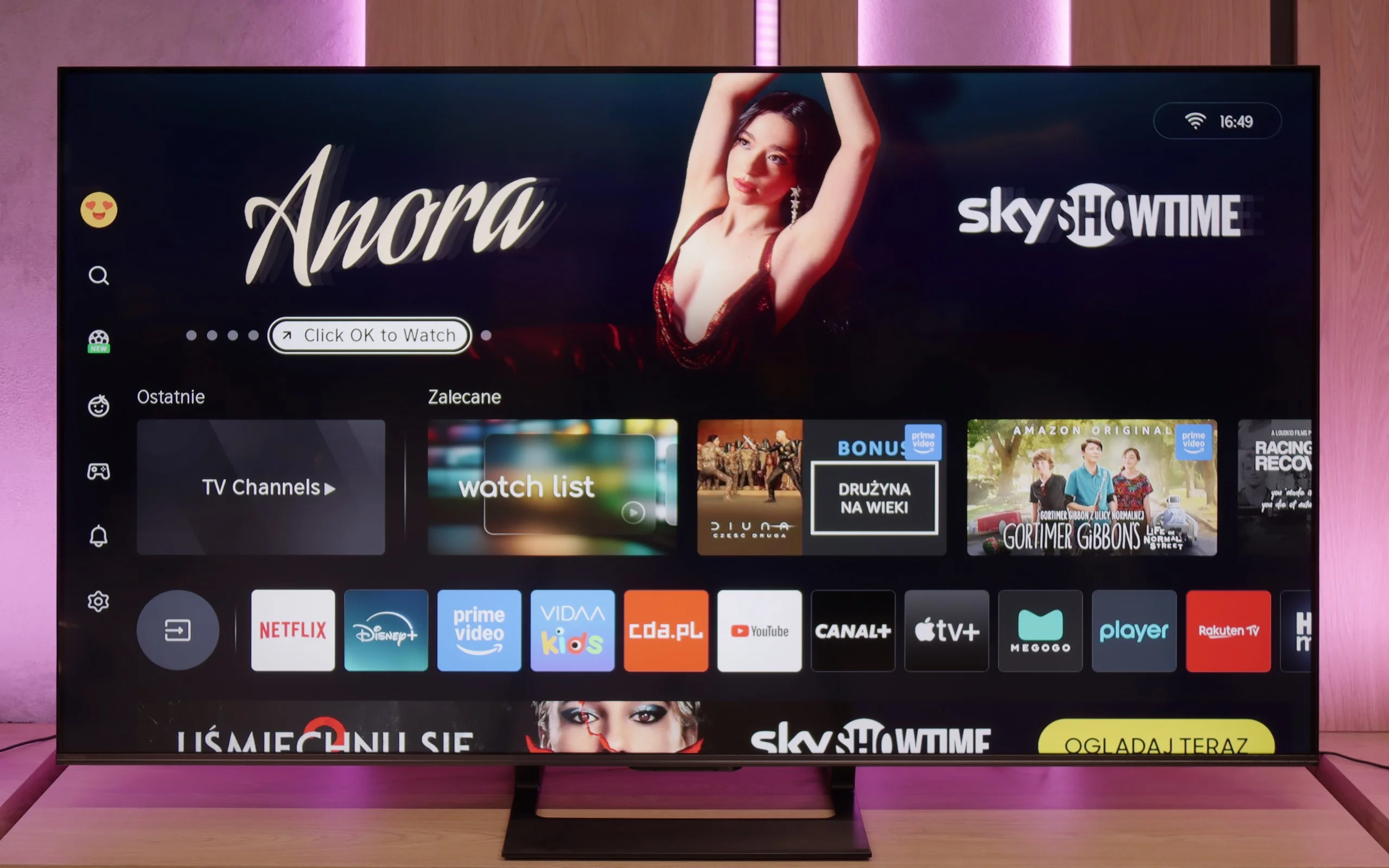 Multimedialny kombajn 65 cali. Szybki system VIDAA, wsparcie dla dźwięku DTS:X oraz unikalna funkcja nagrywania na USB (PVR). Świetna alternatywa dla Samsunga i TCL, jeśli szukasz funkcjonalności w dobrej cenie. Podpis pod zdjęcie: Hisense U78Q – funkcjonalny telewizor z nagrywaniem PVR i szybkim systemem.