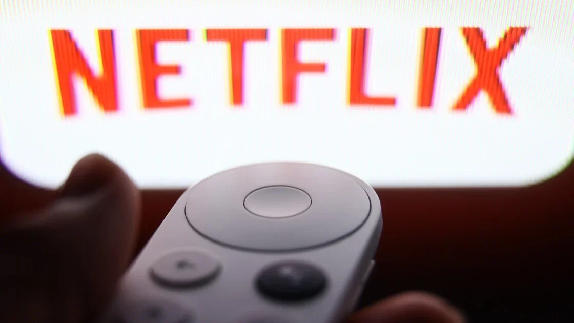 Netflix blocks casting from the mobile app – find out what the removal of Google Cast means, why the cast icon has disappeared, and how to watch on TV now.