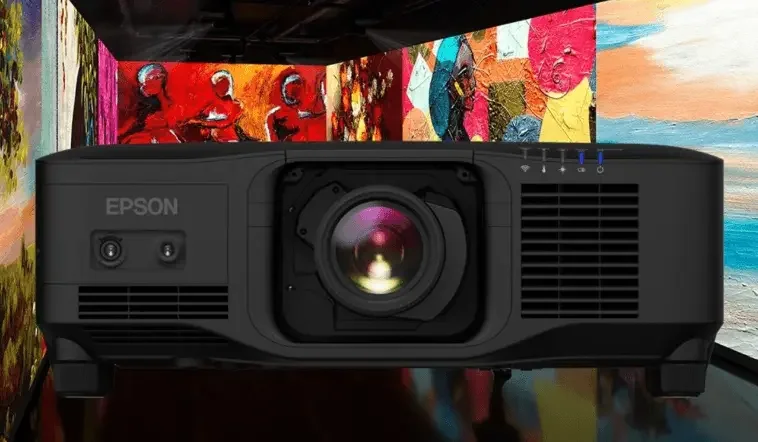 Epson na ISE 2026 pokaże dwa nowe projektory, w tym flagowy model do dużych obiektów oraz interaktywny projektor ultra-krótkiego rzutu do edukacji. Producent chce udowodnić, że projekcja może przewyższyć panele LCD i ściany LED.