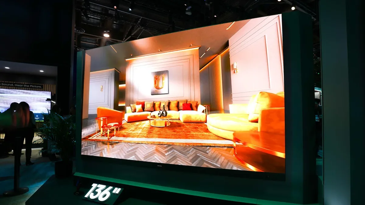 Telewizor Micro-LED Hisense 136MX debiutuje w USA. 10 000 nitów jasności, samoemisyjne piksele i topowe HDR pokazują, dlaczego ta technologia wciąż pozostaje segmentem ultra premium.