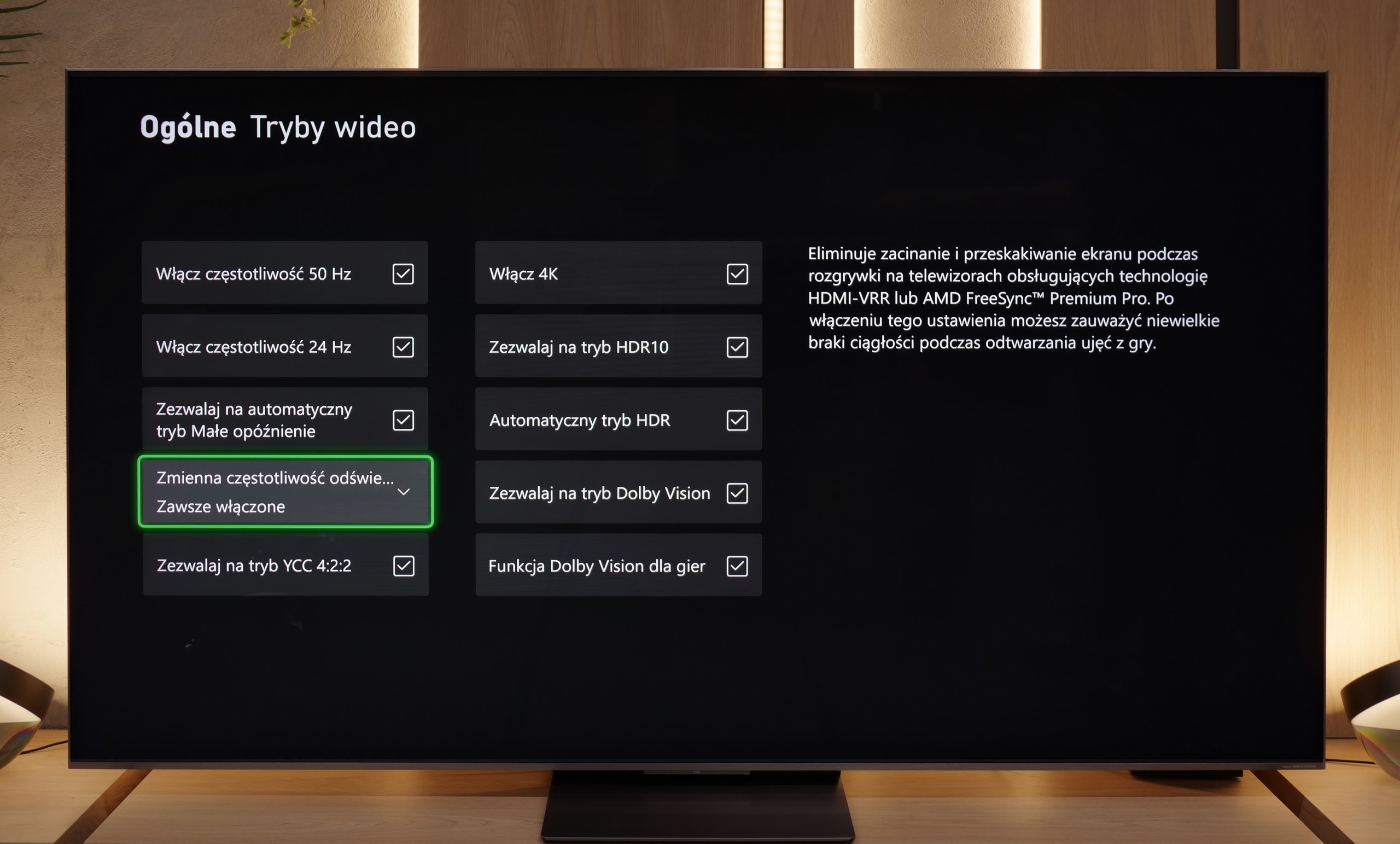 Review TCL C8K Console compatibility and gaming features