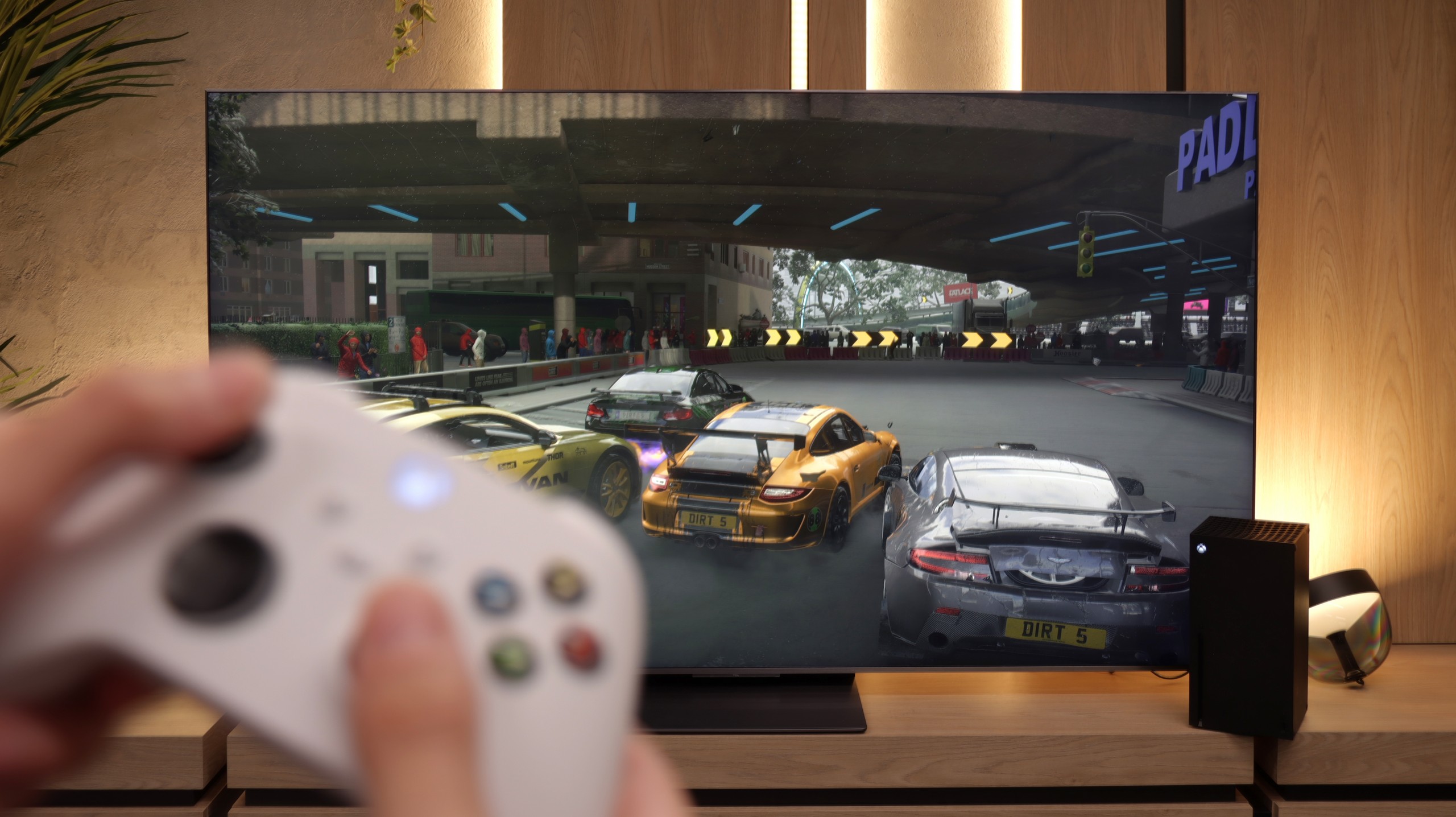Review TCL C8K Console compatibility and gaming features