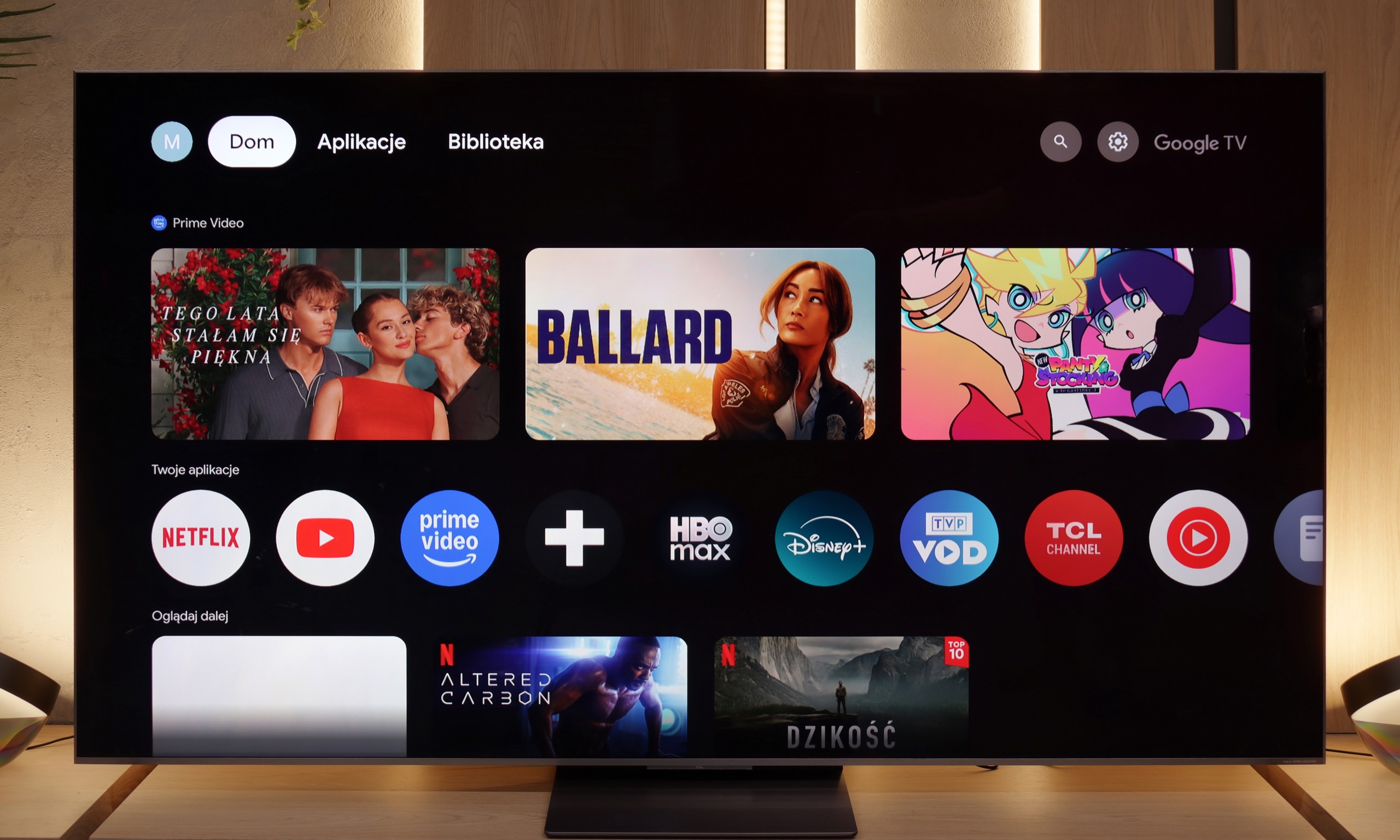 Review TCL C8K TV features