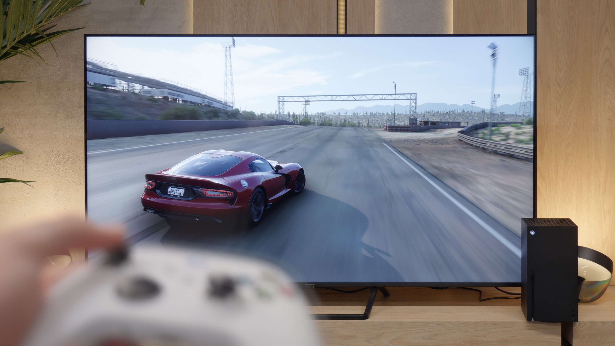 Review Panasonic W95B Console compatibility and gaming features