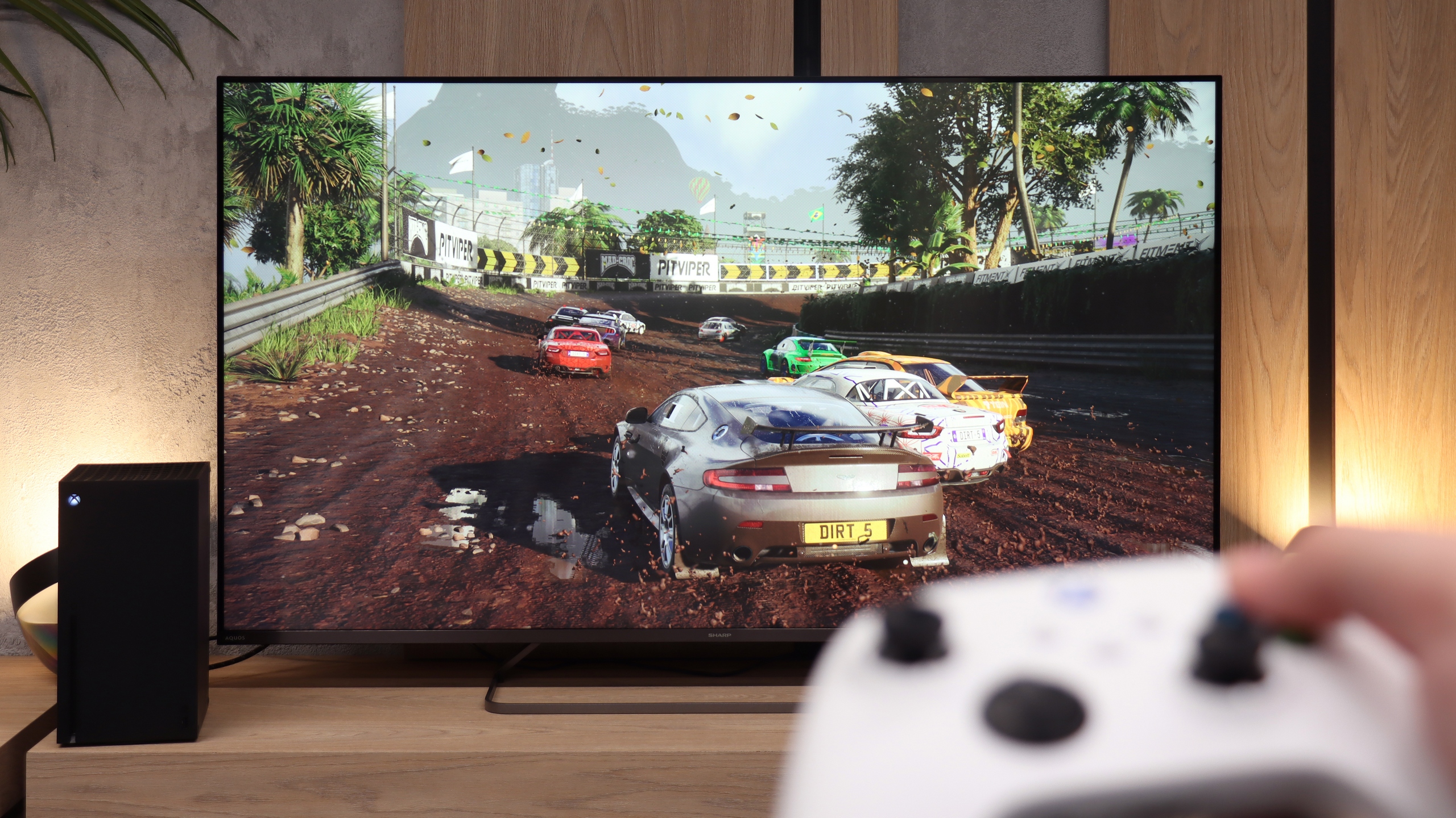 Review SHARP JP7765E Console compatibility and gaming features